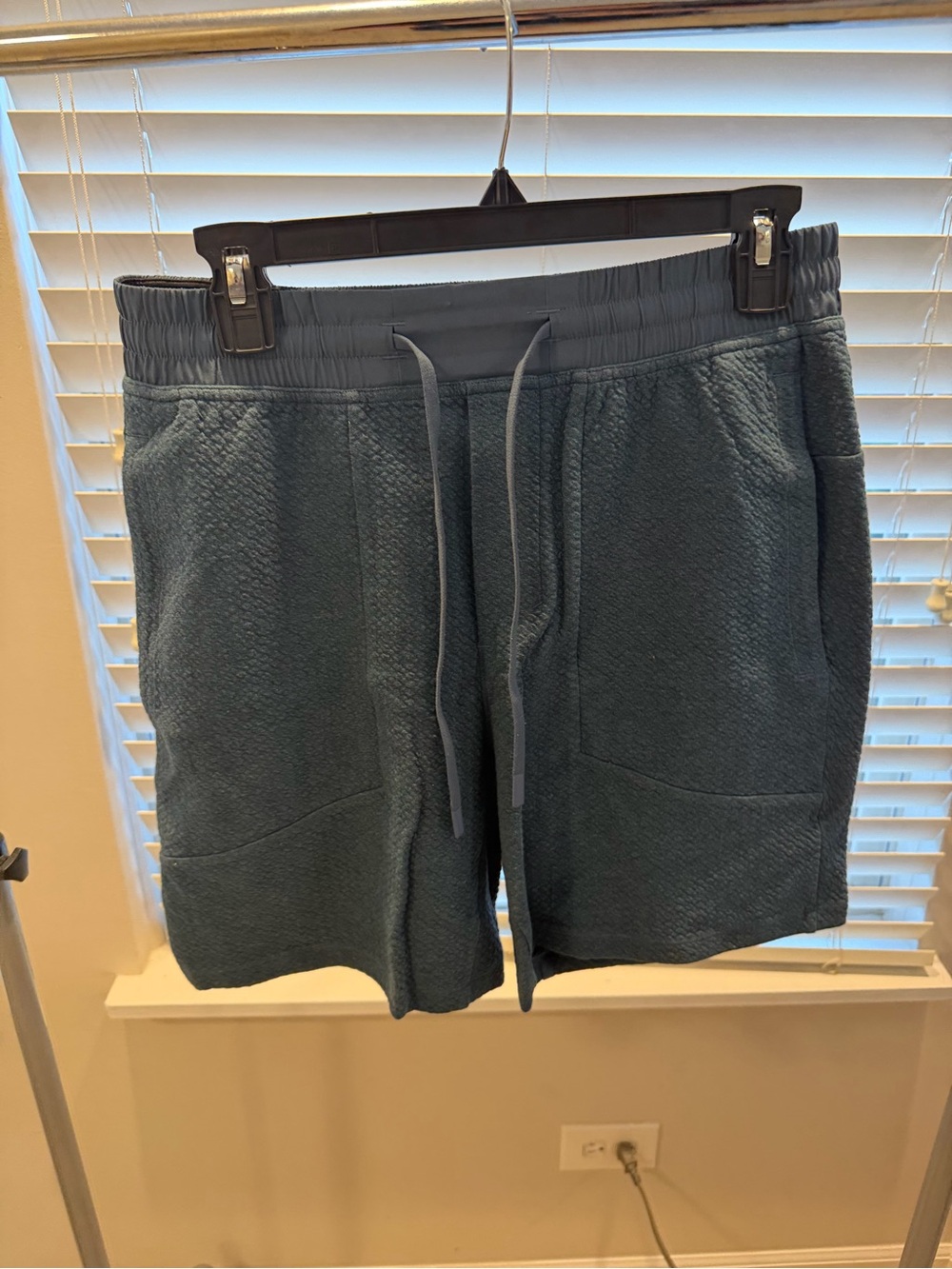 lululemon athletica Men's Textured Drawstring Shorts - Slate Blue